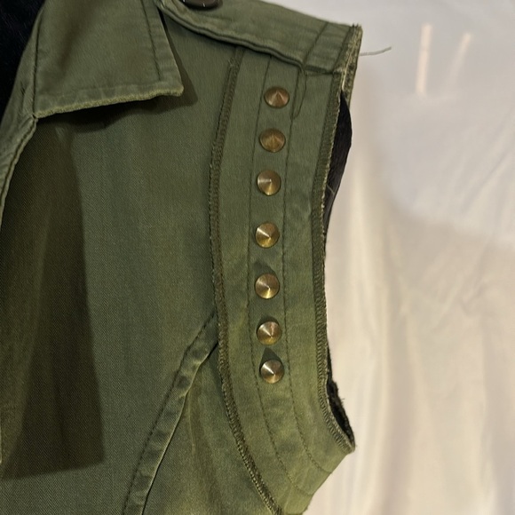 2/$30 Military Green Sleeveless Vest Asymmetrical Zip Closure Sz 8 - Picture 3 of 11